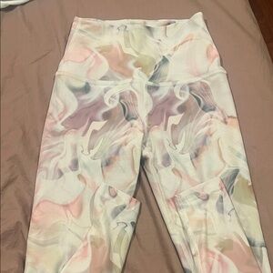 Beyond Yoga Pink and Cream Marble Print Leggings